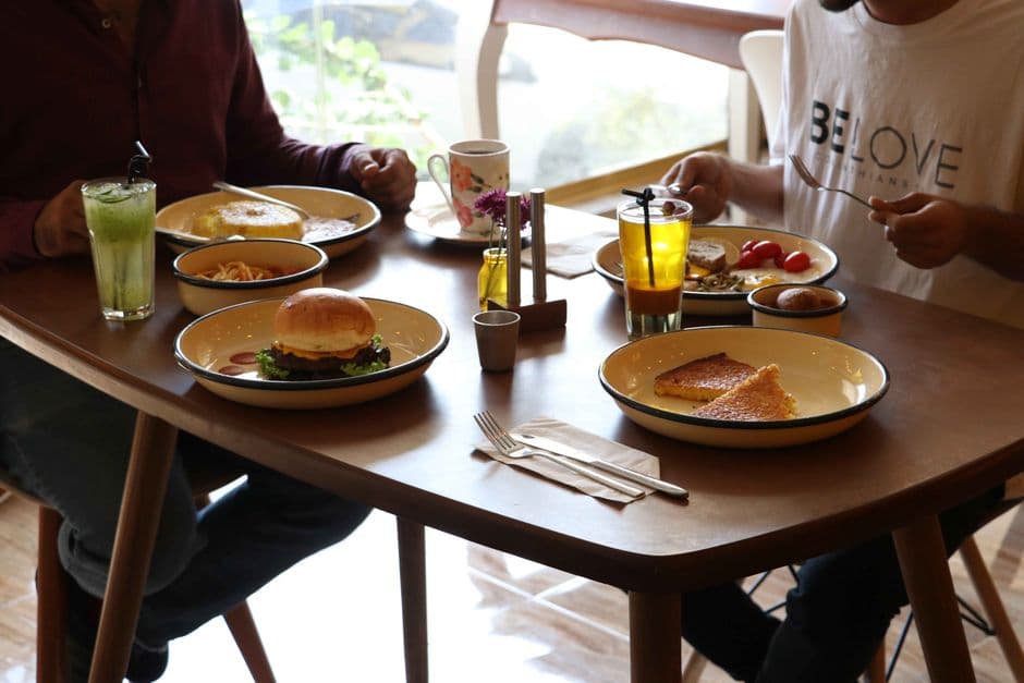 Budget petit-déjeuner d'entreprise: combien prévoir par personne?