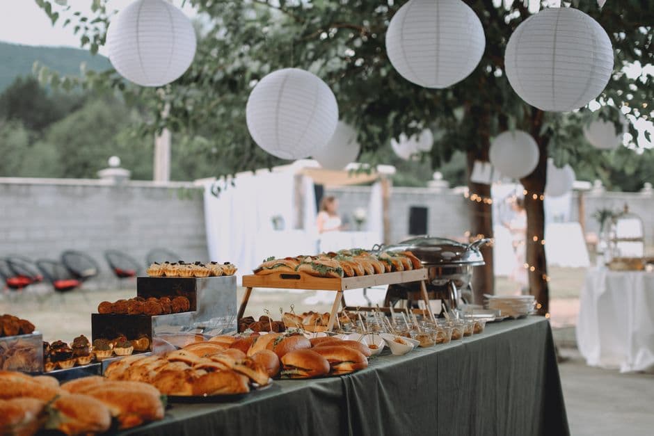 Budget d'un buffet d'entreprise : combien prévoir par convive