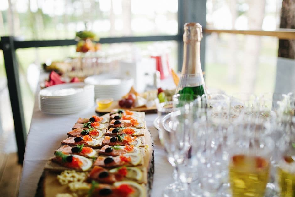 Cocktail, buffet ou plateau repas : quel format pour votre événement d'entreprise