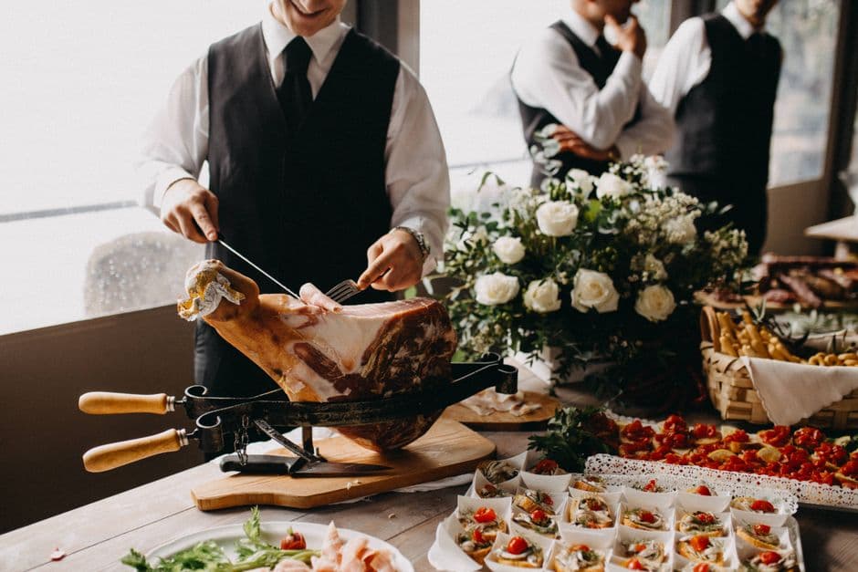 Combien de pièces par personne pour un cocktail d'entreprise ?