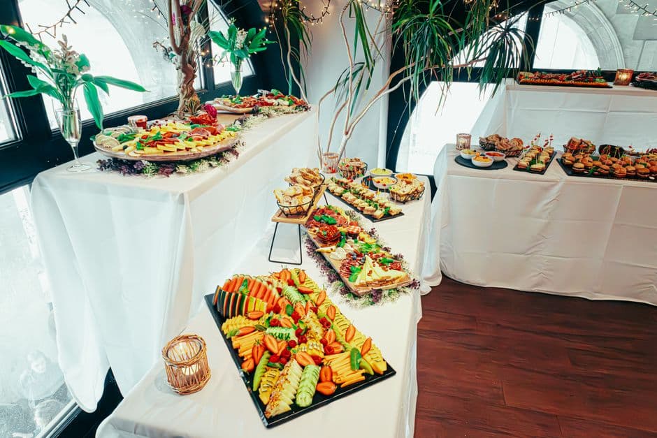 Dressage d'un buffet d'entreprise : réussir une présentation soignée